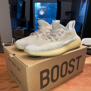 Yeezy 350,9/10 condition worn a couple of time